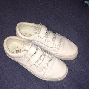 VANS WHITE VELCRO SHOES